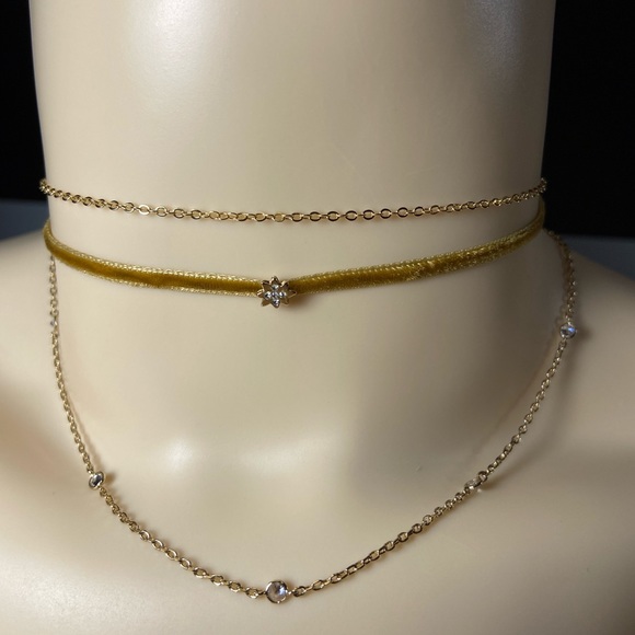 Cute Dainty Gold Choker Necklace - Picture 1 of 1
